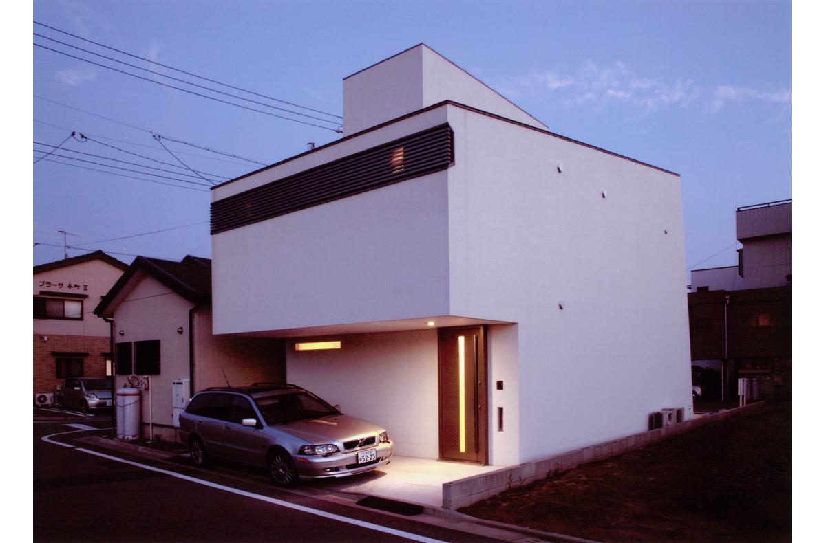 外観1（夕景）　